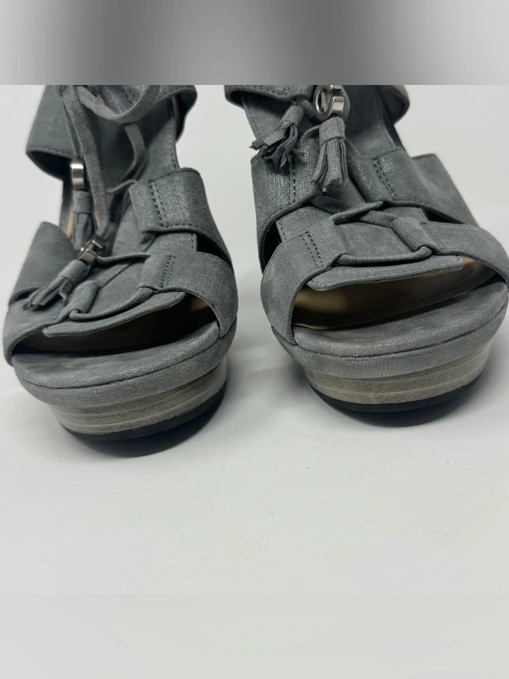 Coach Teagan Size 8 Gray Seude Peep Toe Sandals Platform Heels Tie Up Tassel
